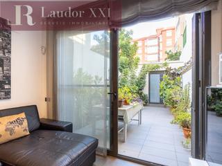 Haus in Centre. Oportunidad única casa adosada de diseño en el corazón de sabade