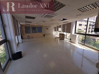 Ufficio in Centre. Oficina exterior de 104 m en rentabilidad 5,3 bruto  centro de s