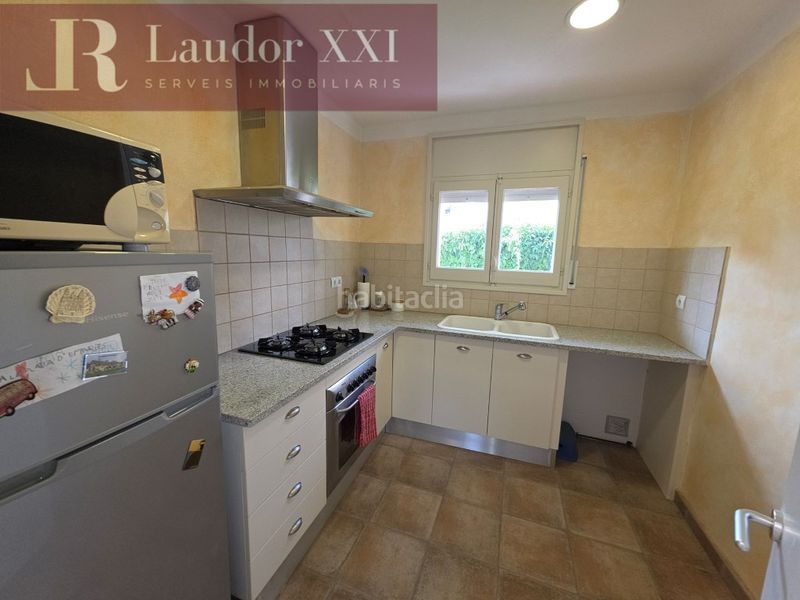 Foto 0ac80738-477f-49e6-9813-21ec4e9432d1. Casa amb aparcament a Eixample Residencial Escala (L´)