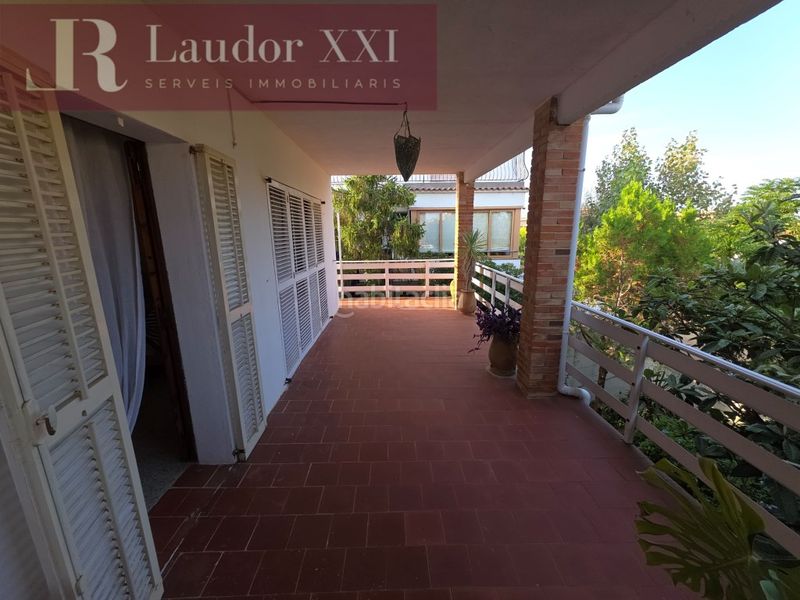Foto 1aae8355-1724-4885-aafd-780c38cb12b8. Casa amb aparcament a Eixample Residencial Escala (L´)