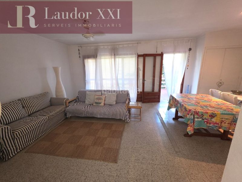 Foto 49ad8690-8ac4-4e7d-aa14-9a79fc6321d7. Casa amb aparcament a Eixample Residencial Escala (L´)
