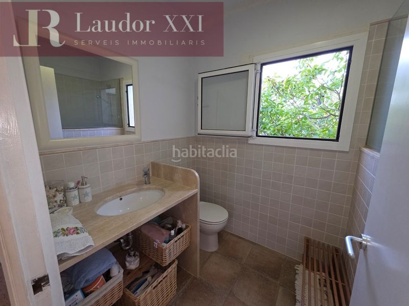 Foto 4fead88d-3fb0-4d05-9ada-1e8a2c519321. Casa amb aparcament a Eixample Residencial Escala (L´)