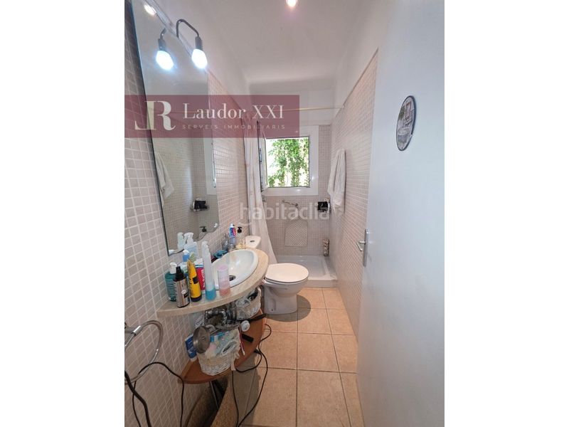 Foto 5f613349-f6de-4bca-a2b7-325cea04686d. Casa amb aparcament a Eixample Residencial Escala (L´)