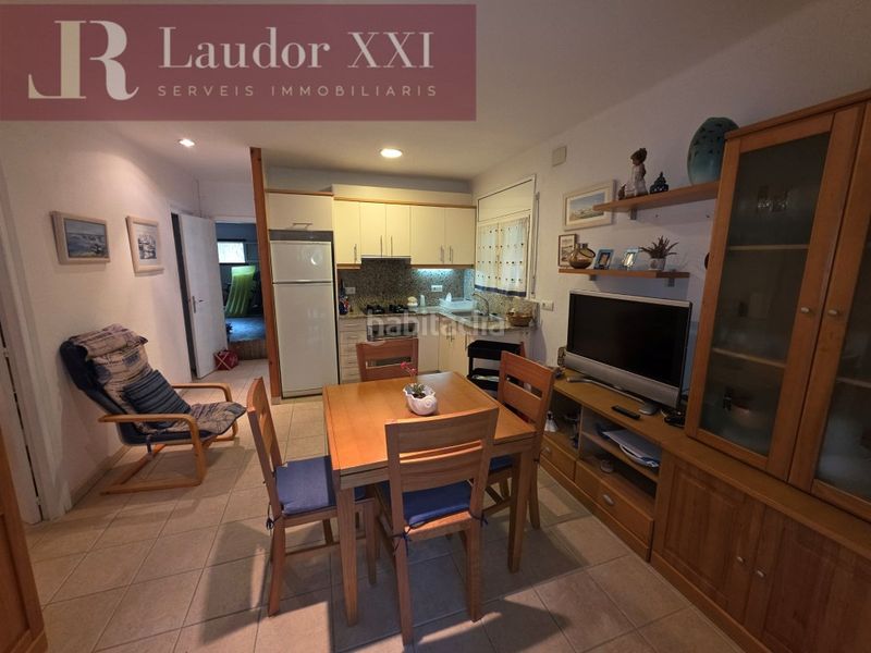 Foto bd7bf7ea-8a88-4ed3-8a06-0c94d2f8f120. Casa amb aparcament a Eixample Residencial Escala (L´)