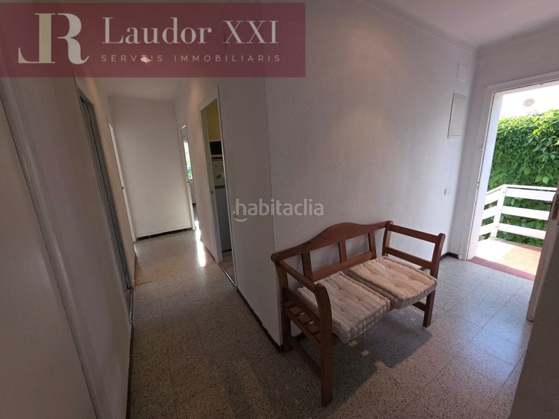 Foto c359a590-f2d1-44b7-914c-4738a4d5c1ae. Casa amb aparcament a Eixample Residencial Escala (L´)