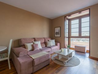 Apartament  Calle triana. Piso luminoso de 3 dormitorios con ascensor y opci�n de garaje e