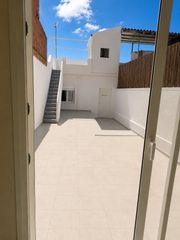 Casa a Ca n'Aurell. Casa pareada reformada con patio privado