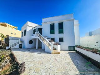 Casa  Cll jose alberto. En venta chalet de 3 plantas en porís de abona, con 1.000 m de p