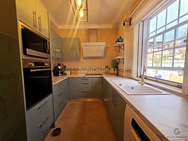 Foto 27f522d1-d46b-45e5-bc95-67ba1223e67f. Casa a schiera con parcheggio piscina in Casco Urbano Adeje