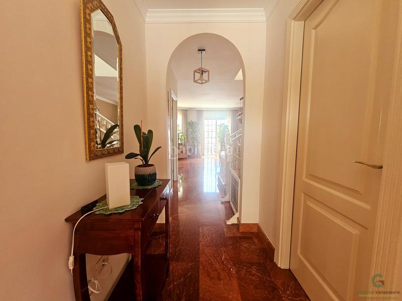 Foto 548317d1-cbba-486e-9046-f6aa63904ef2. Casa a schiera con parcheggio piscina in Casco Urbano Adeje