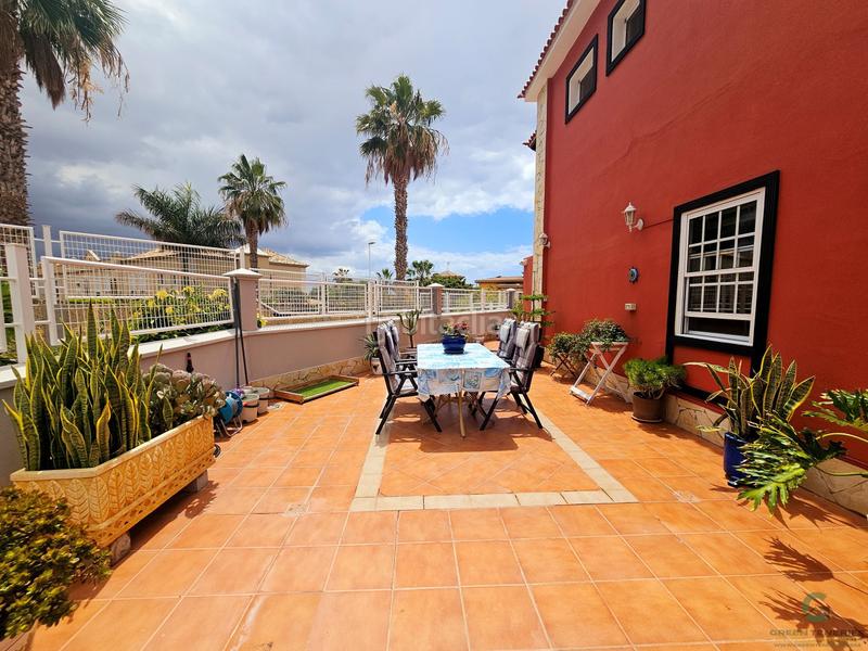 Foto 9c81a3a1-cdbd-4533-9a24-ccd760fe3c08. Casa a schiera con parcheggio piscina in Casco Urbano Adeje