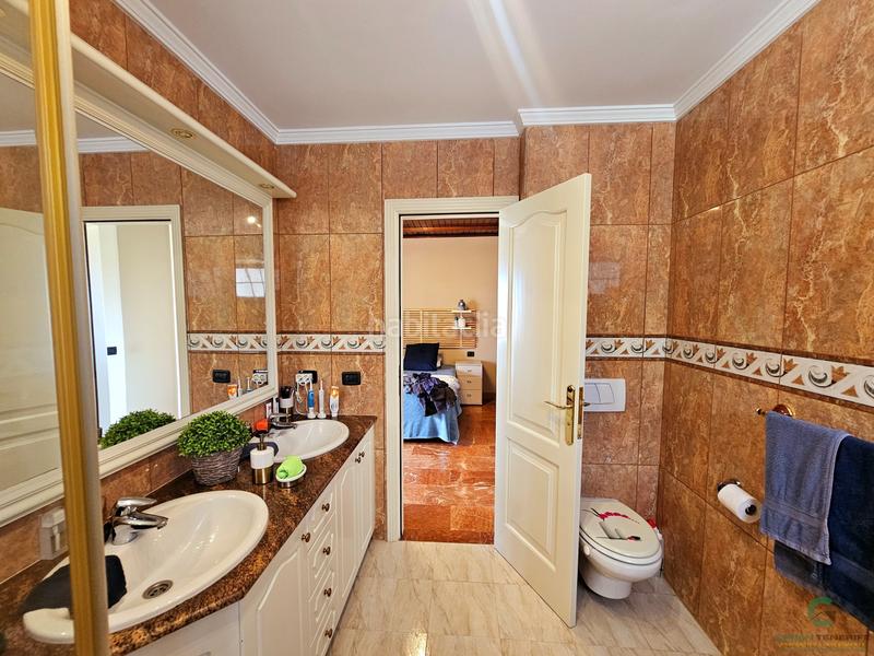 Foto b6ec7dec-00fc-4097-9f08-4c9475b8649a. Casa a schiera con parcheggio piscina in Casco Urbano Adeje