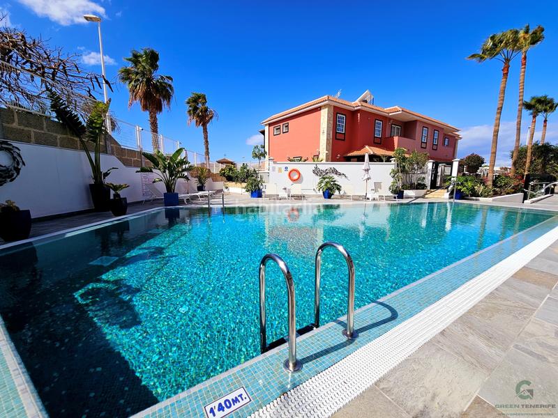 Foto f4d41e58-e324-40e0-bc22-f3a981024cc5. Casa a schiera con parcheggio piscina in Casco Urbano Adeje