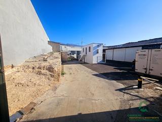 Nau industrial  C. montañita gómez. Oportunidad única en granadilla de abona  propiedad versátil en