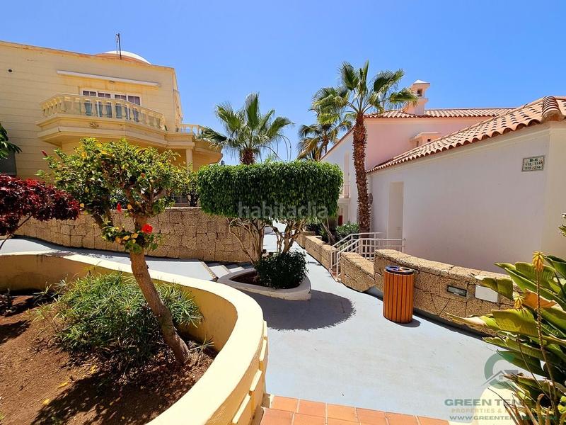 Foto 0fbb97ca-4155-449a-b0df-70d46d048431. Casa adossada amb piscina a Playa de Fañabé Adeje