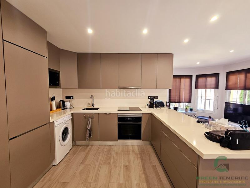 Foto 2862fea7-877f-4a70-b4b7-732295cf9fba. Casa adossada amb piscina a Playa de Fañabé Adeje