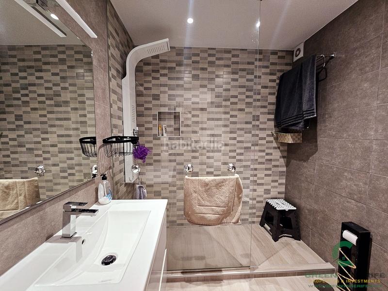 Foto 388bb4f4-6df3-467c-8ec5-e2a679ceff3a. Casa adossada amb piscina a Playa de Fañabé Adeje