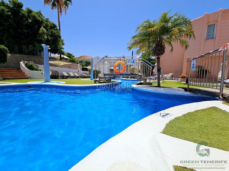 Foto 5bd539b6-b4dc-4684-a72e-b50bcf1a3e50. Casa adossada amb piscina a Playa de Fañabé Adeje
