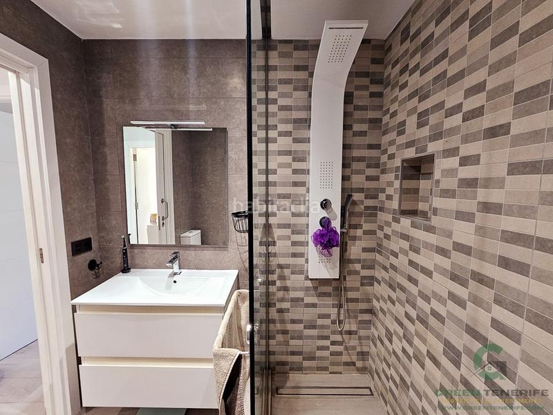 Foto b0c9a4f3-46db-46a4-b5bc-edb72f64f3ed. Casa adossada amb piscina a Playa de Fañabé Adeje