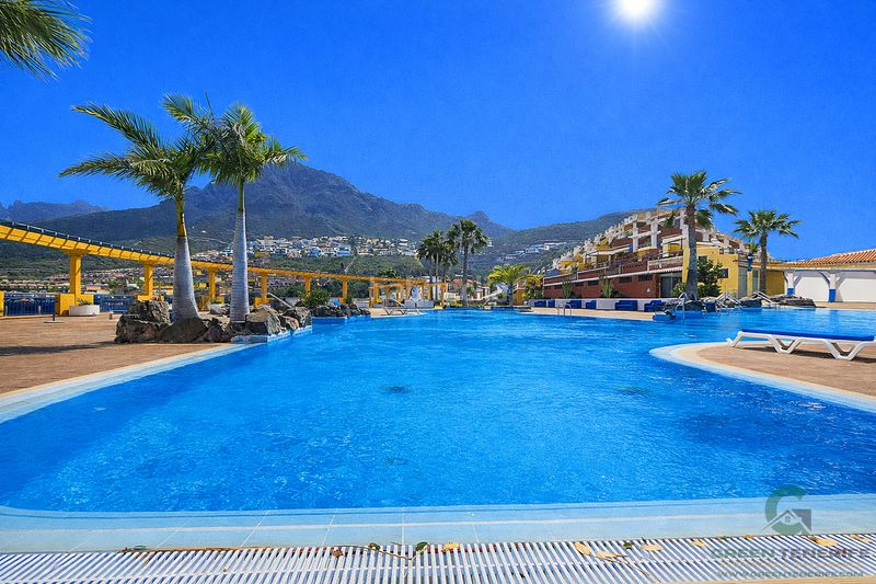 Foto 4f29f9cd-4e56-4d33-95a5-3de8c13790dc. Pis amb aparcament piscina a Casco Urbano Adeje