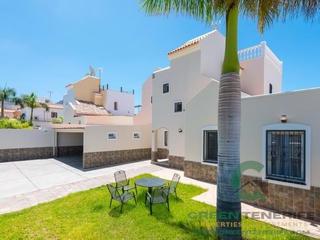 Casa  Calle el almendro. Espléndida villa de lujo en el madroñal, con 6 dormitorios, 4 ba