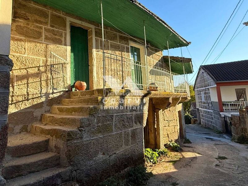 Foto 643b9aea-9ee2-4e14-bdae-2396eeee66eb. Casa amb aparcament a Allariz