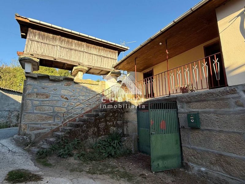 Foto dff7b8f3-2bd0-4179-a827-59bb2af0870a. Casa amb aparcament a Allariz