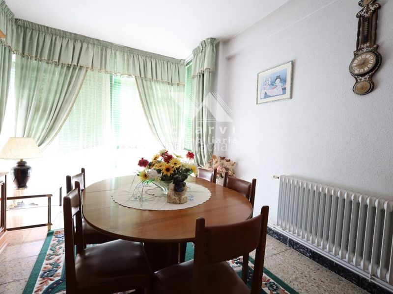 Foto 13cb1a1e-6bfe-4a87-9055-3b291fbf1767. Casa amb aparcament a Vilar de Barrio