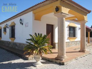 Xalet a Partidas Norte. Finca con casa y naves