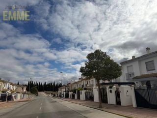 Casa adossada a San Rafael. Gran casa de cuatro dormitorios