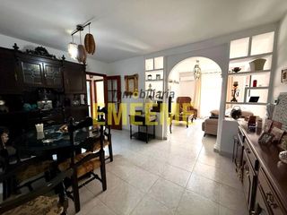 Pis a San Rafael. Estupendo piso en avenida de málaga