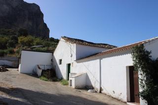 Casa  Calle los chopos. Casa con molino antiguo con excelentes vistas del lago de zahara