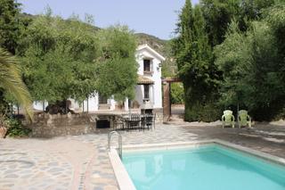 Casa  Carretera zahara grazalema. Vivienda de estilo tradicional andaluz situada a 5 minutos de za