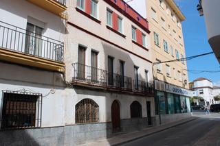 Casa adosada en Calle almendra 47. Excepcional oportunidad de reforma en el corazón de ronda