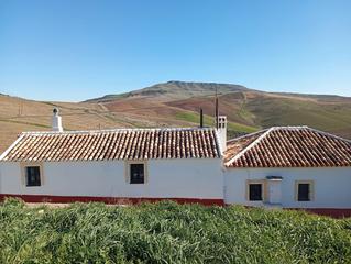 Masía en Calle los villalones 5. Casa de campo con establas y impresionantes vistas a las montaña