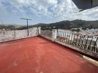 Casa adossada a Calle san josé 9. Casa de pueblo para reformar con excelentes vistas a las montaña