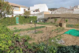 Terreny residencial a Calle andalucía 77. Se vende solar con posibilidad de construir 2 casas con jardín e
