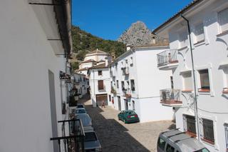 Casa adossada a Calle del portal 8. Encantadora casa adosada de 4 dormitorios y 2 baños en grazalema