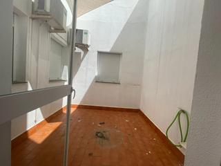 Appartement à Avenida de la constitución 27. Apartamento en planta baja con garaje privado y patio en bornos