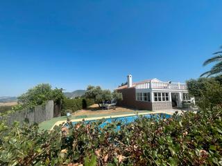 Masia a N/a. Dos casas de campo con piscinas privadas y con acceso individual