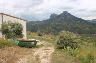 Masia a Lugar mesas 0. Nave con potencial de conversión cerca de zahara de la sierra