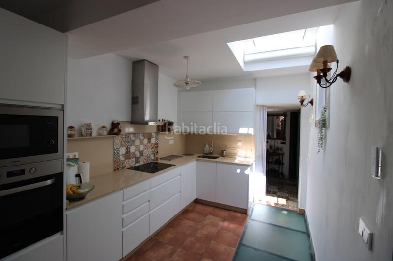 Foto bc1489c8-1172-4faa-b7d8-f86fba2adbf0. Casa adosada en calle pastor divino 12 casa adosada con garaje y terrazas en el corazón en Ronda