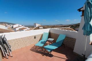 Maison jumelée  Calle san josé 9. Casa de pueblo tradicional con terraza y vistas a las montañas