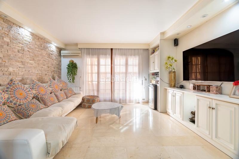Foto 24cefef7-0479-4fdf-8261-223838b1b2ae. Casa amb xemeneia calefacció aparcament a Diagonal-Colomeres Gavà