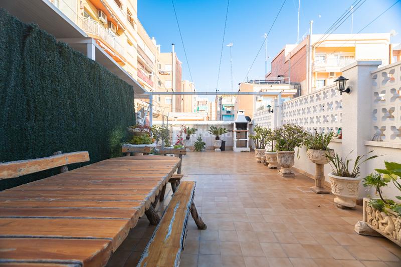 Foto ad376cad-3f69-43ad-ab8c-17d2877b1640. Casa amb xemeneia calefacció aparcament a Diagonal-Colomeres Gavà