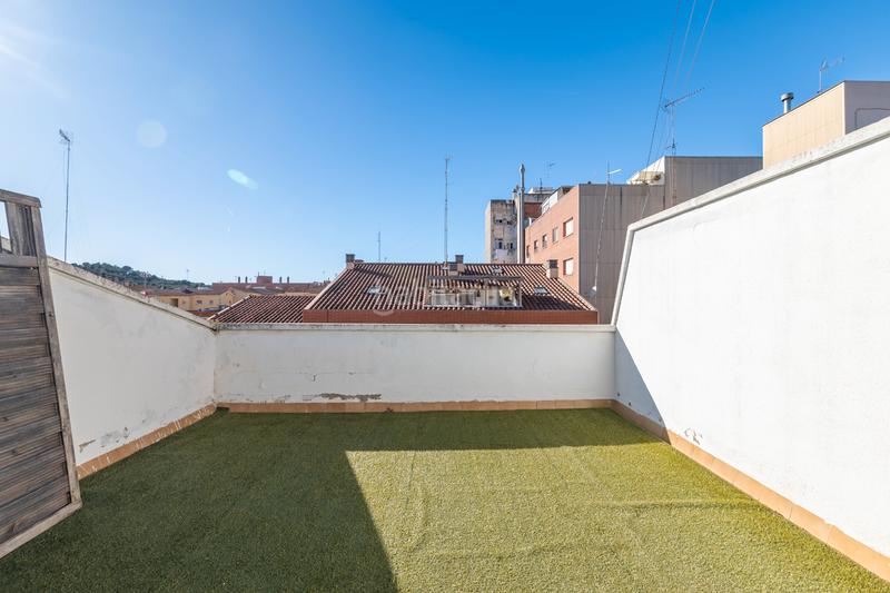 Foto b65e81de-e966-432d-8a34-1aa62debd4e3. Casa amb xemeneia calefacció aparcament a Diagonal-Colomeres Gavà