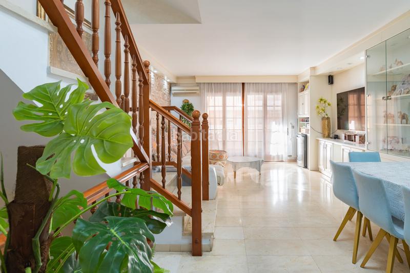 Foto c36e196c-7818-40b2-9e29-9e849872f6f2. Casa amb xemeneia calefacció aparcament a Diagonal-Colomeres Gavà