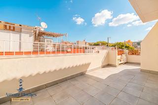 Casa bifamiliare  Carrer de pau claris. ¡fantástica casa en venta en el corazón de gavà!