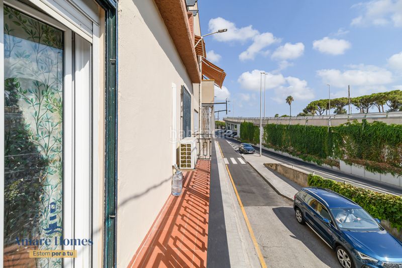 Foto 1b94e0b1-783d-4902-a73d-05d681208820. Casa adossada a Passeig Maragall Gavà
