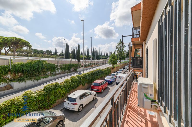 Foto 371039a9-f87b-421f-8041-a96f81f3f61c. Casa adossada a Passeig Maragall Gavà